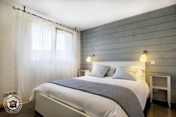 2 chambres, fer et planche à repasser, lit parapluie, Wi-Fi gratuit