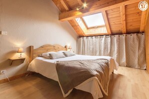 5 chambres, fer et planche à repasser, lit parapluie, Wi-Fi gratuit