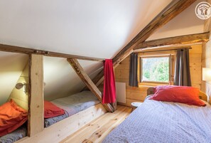 3 bedrooms, iron/ironing board, travel crib, free WiFi