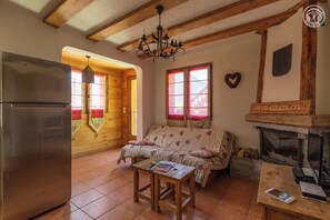 TV, fireplace, stereo - Chalet Coeur Vanoise Jardin (CHAMPAGNY EN VANOISE)