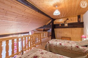 2 bedrooms, iron/ironing board, travel cot, free WiFi