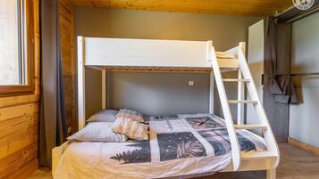 2 chambres, fer et planche à repasser, lit parapluie, Wi-Fi gratuit