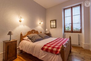 3 chambres, fer et planche à repasser, lit parapluie, Wi-Fi gratuit