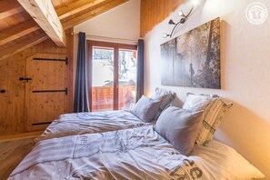 4 slaapkamers, een strijkplank/strijkijzer, reisbedje, gratis wifi