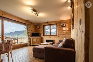 TV, lettore DVD, impianto stereo