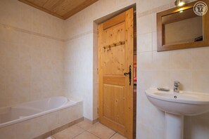 Badewanne, Haartrockner