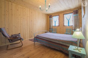 4 chambres, fer et planche à repasser, lit parapluie, Wi-Fi gratuit