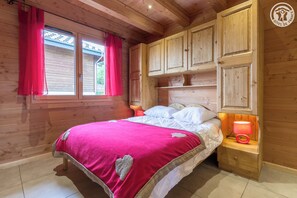 5 bedrooms, iron/ironing board