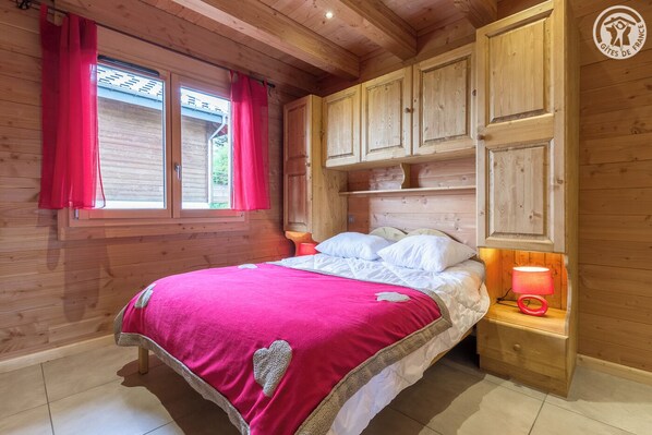 5 bedrooms, iron/ironing board