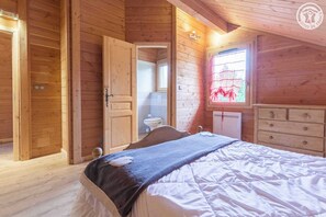 5 Schlafzimmer, Bügeleisen/Bügelbrett