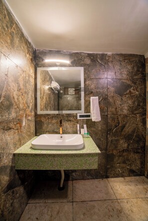 Grand Room | Bathroom | Shower, free toiletries, towels, soap - Mudras Grove Resort (Nainital)