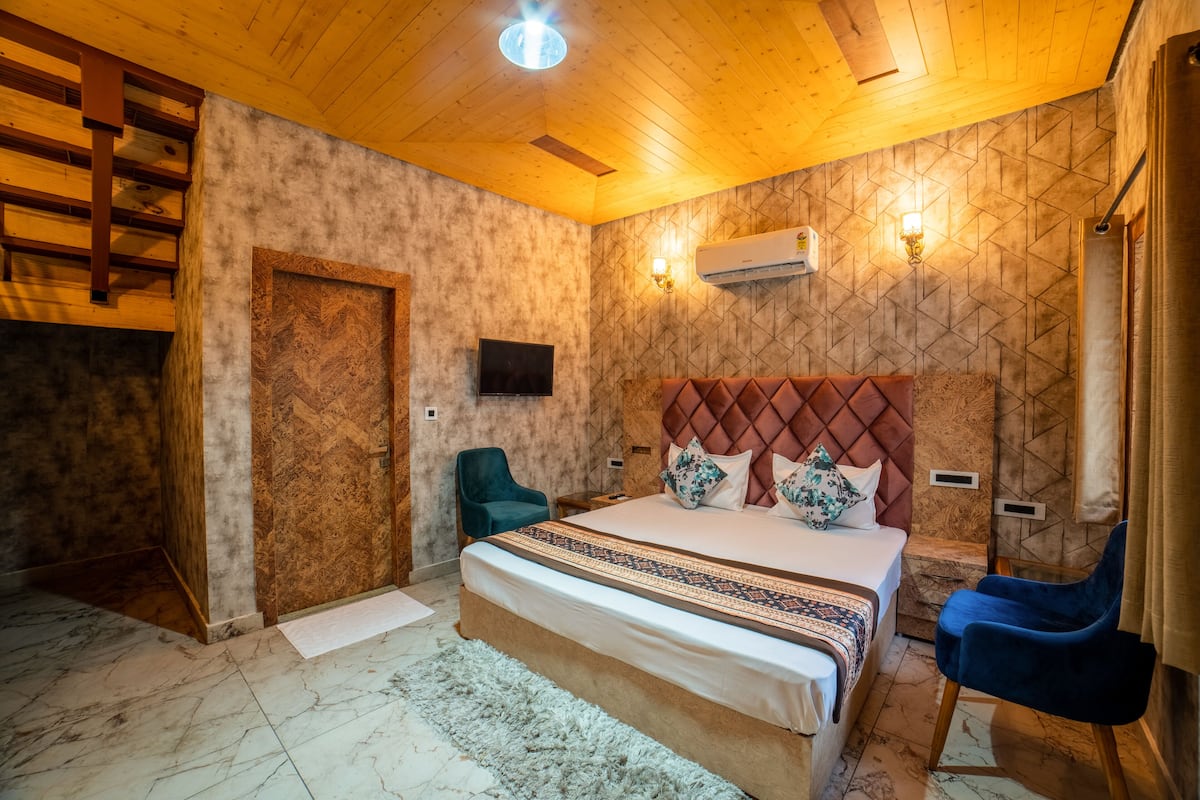 Presidential Room | Rollaway beds, free WiFi, bed sheets