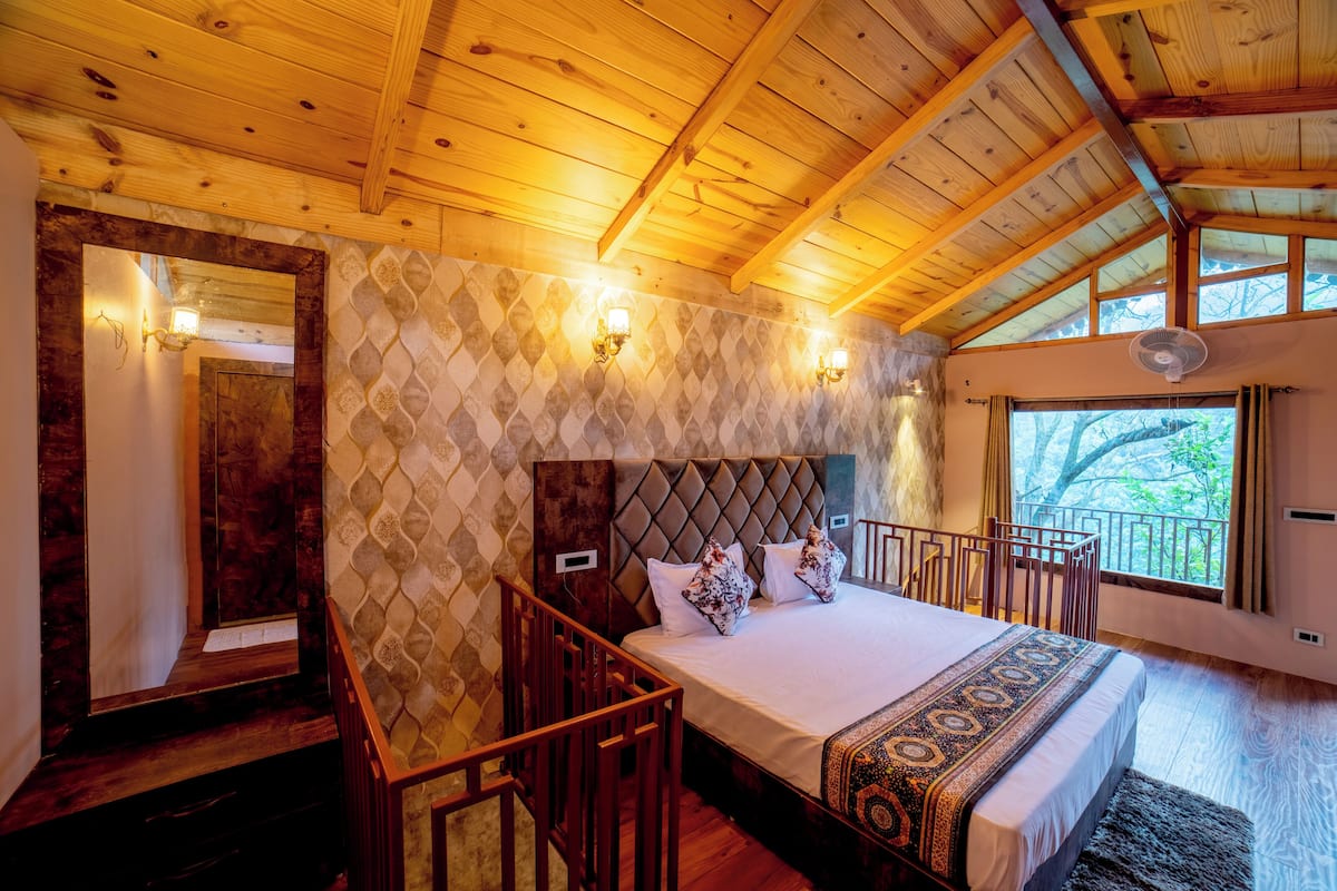 Grand Room | Rollaway beds, free WiFi, bed sheets