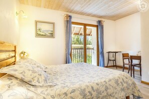 2 bedrooms, iron/ironing board, travel crib, free WiFi