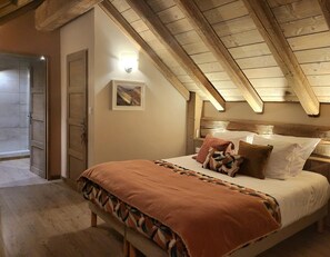 3 bedrooms, iron/ironing board, travel crib, free WiFi