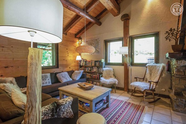 Televisión, reproductor de DVD y estéreo 