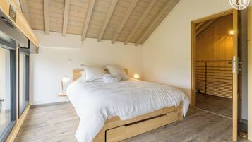 3 slaapkamers, een strijkplank/strijkijzer, reisbedje, gratis wifi