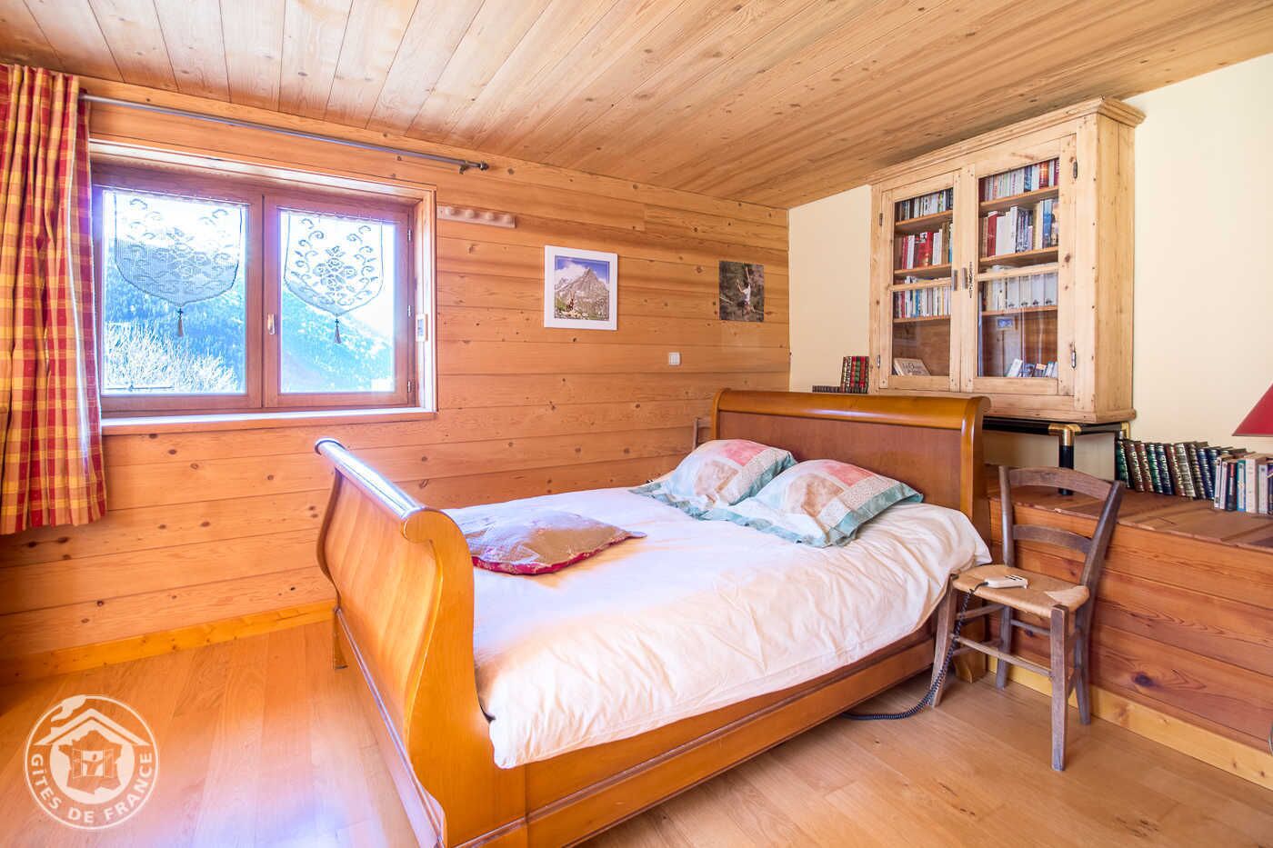 5 bedrooms, iron/ironing board, travel crib, free WiFi