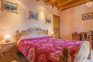 4 bedrooms, iron/ironing board, travel crib, free WiFi - Chalet LA Grange - Queige (QUEIGE)