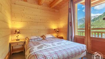 4 slaapkamers, een strijkplank/strijkijzer, reisbedje, gratis wifi