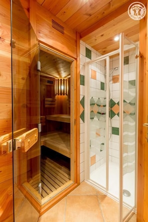 Bathtub, hair dryer, towels