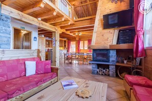 Tv, dvd-spelare och en stereo