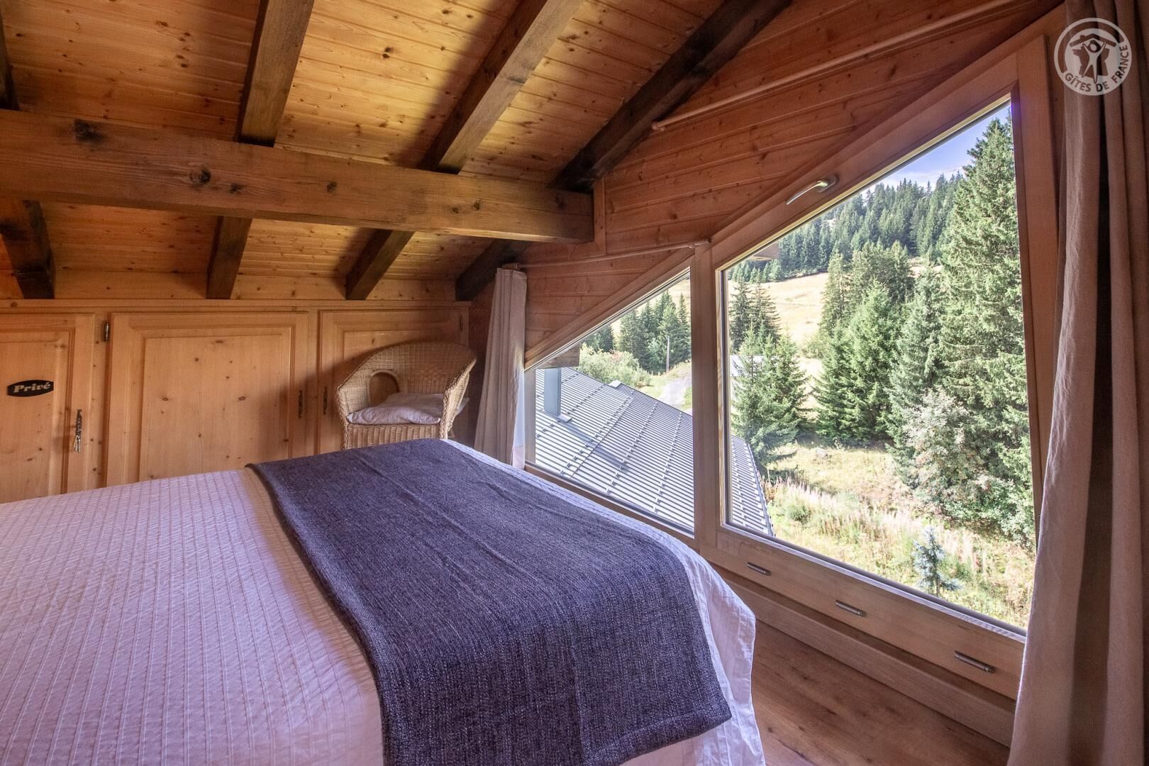 4 chambres, fer et planche à repasser, lit parapluie