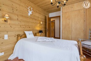 2 bedrooms, iron/ironing board, travel crib, free WiFi
