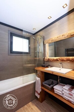 Bathtub, hair dryer, towels