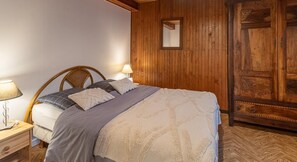 2 bedrooms, iron/ironing board, travel crib, free WiFi