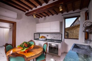 Kühlschrank, Ofen, Herdplatte, Geschirrspüler