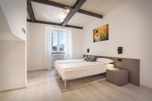 2 makuuhuonetta, silitysrauta/-lauta, vauvan matkasänky, Wi-Fi