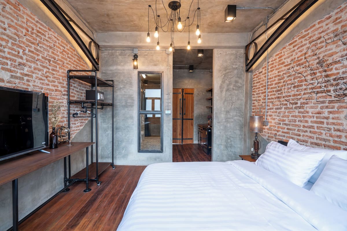 Deluxe King Room | 1 sovrum, minibar, värdeförvaringsskåp på rummet och skrivbord