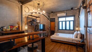 Executive Suite with Terrace | 1 bedroom, minibar, in-room safe, desk