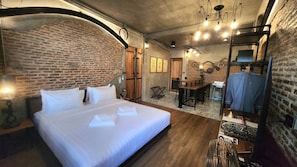 Executive Suite with Terrace | Minibar, in-room safe, desk, laptop workspace - House of Machine Boutique Hotel  (Bangkok)