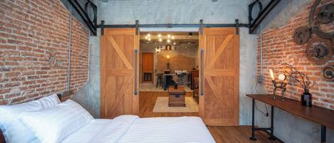 Grand Suite | Minibar, caja de seguridad en la habitación y escritorio