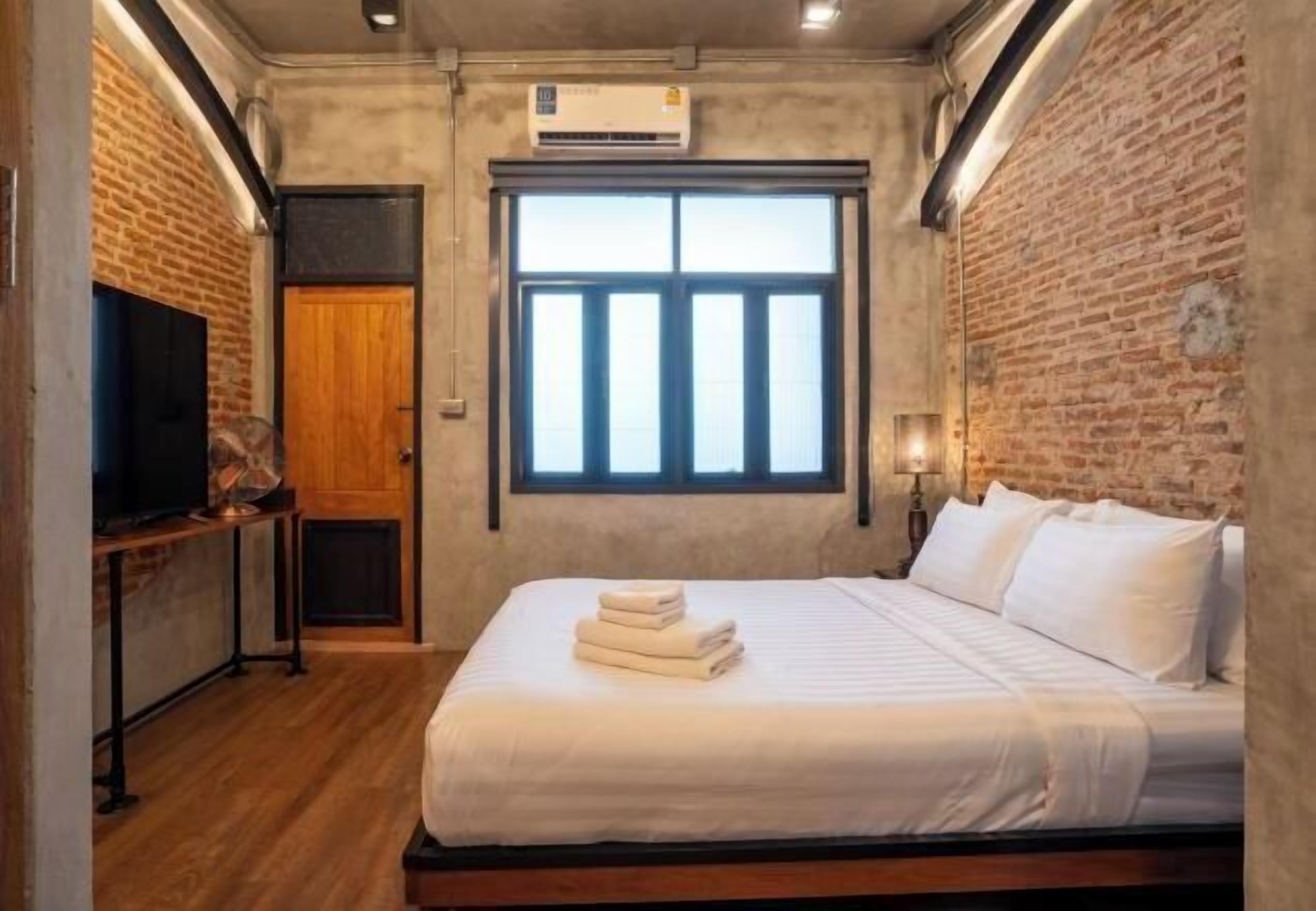 迷你吧、客房內保險箱、書桌、筆電工作空間