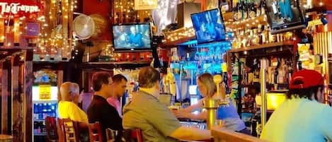 Bar (in der Unterkunft)