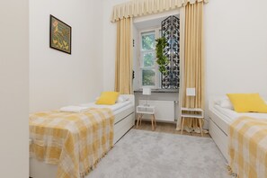 Apartment, 2 Bedrooms, Kitchen | 2 bedrooms, desk, bed sheets - Apartment Freta Old Town by Renters (Warsaw)