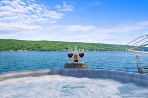 Outdoor spa tub - Keuka Lakefront Retreat | Hot Tub | Dock | Kayaks (Pulteney)