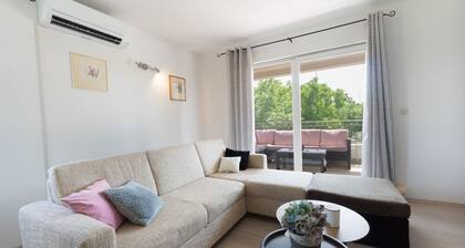 Apartman 6 + 2, a property with a garden and 3 balconys, located in Istria