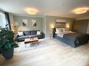 1 bedroom, in-room safe, iron/ironing board, free WiFi