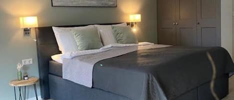 1 bedroom, in-room safe, iron/ironing board, free WiFi