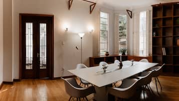 Basic Room | Dining room