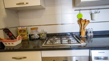 Micro-ondes, four, plaque de cuisson, lave-vaisselle