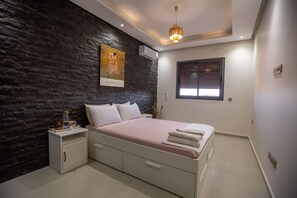 2 chambres, fer et planche à repasser, lit parapluie, Wi-Fi