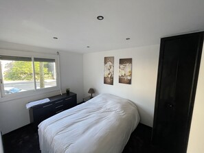 3 chambres, fer et planche à repasser, Wi-Fi, draps fournis