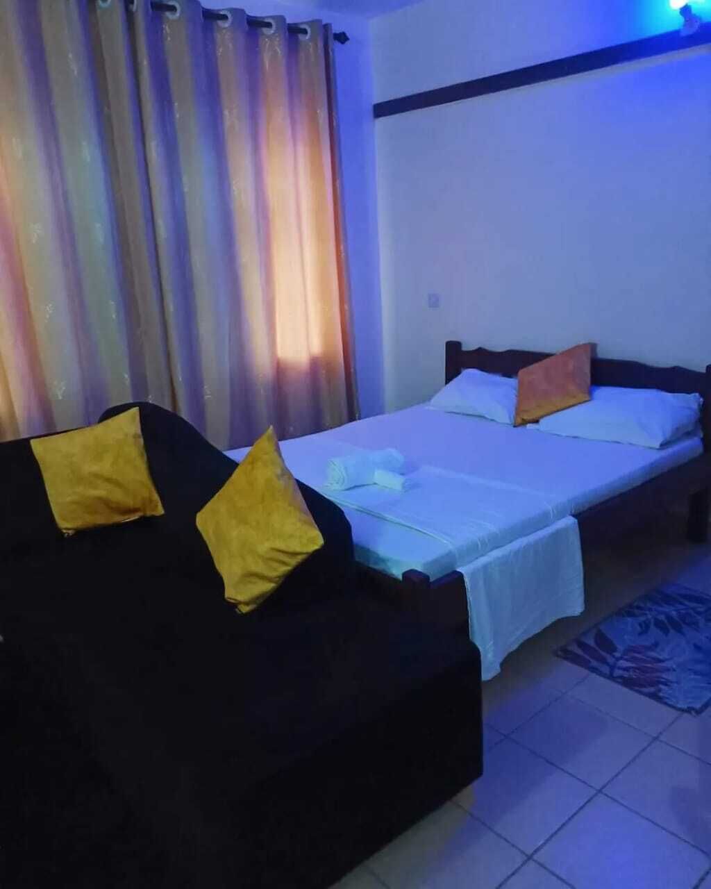 Iron/ironing board, travel crib, free WiFi