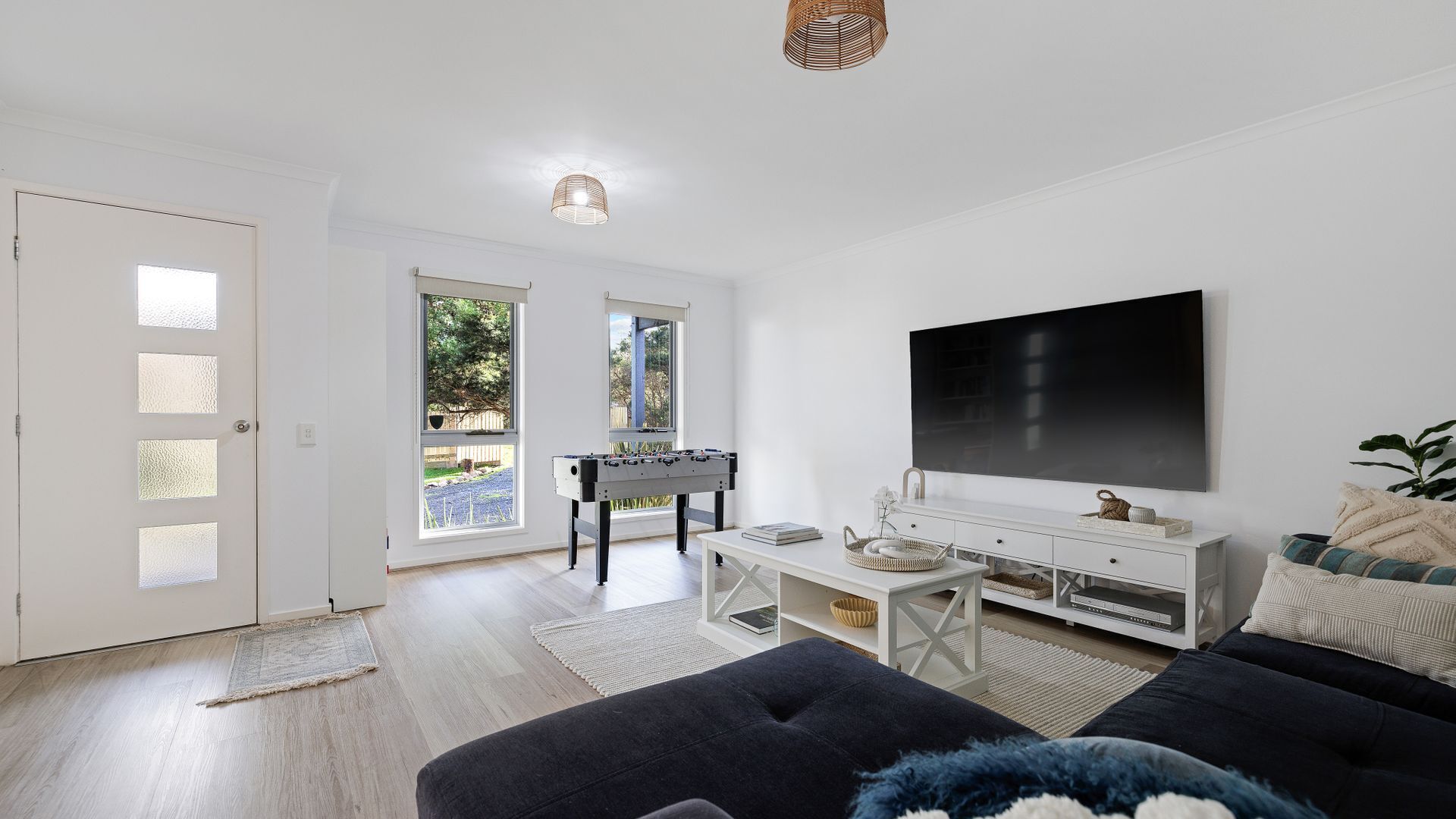 TV, fireplace, table tennis, books