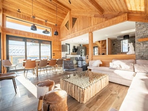 Fernseher, Kamin